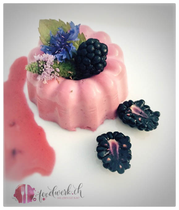 Zartes Brombeeren Pannacotta | Food-Blog Schweiz | foodwerk.ch