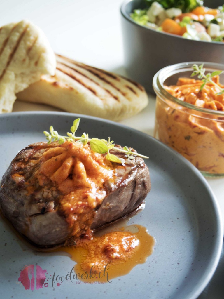 Tomaten-Parmesanbutter mit Rinderfilet und Grillbrot #sogehtsommer ...