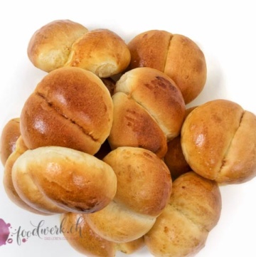 weggli broetchen, baecker, world bread day, #wbd2017, #worldbreadday, backen, tradition schweiz, idee, einfach kochen, einfaches rezept, rezepte, schweizer foodblogs, foodwerk.ch, foodwerk, foodblog, blog, food, kochen, backen, cook, bake, swiss, swiss foodblog, foodblogger, foodie, instafood, schweizer foodblog, luzern, kochanleitung, foodies, foodporn, rezept ideen, menuevorschlaege, menueplan, vorspeise, hauptgang, dessert, familyblog