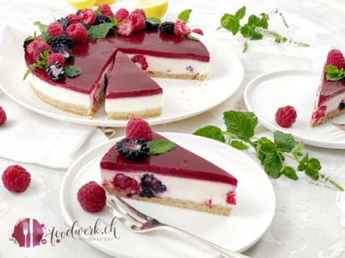 No bake Joghurttorte mit Beeren | Food-Blog Schweiz | foodwerk.ch