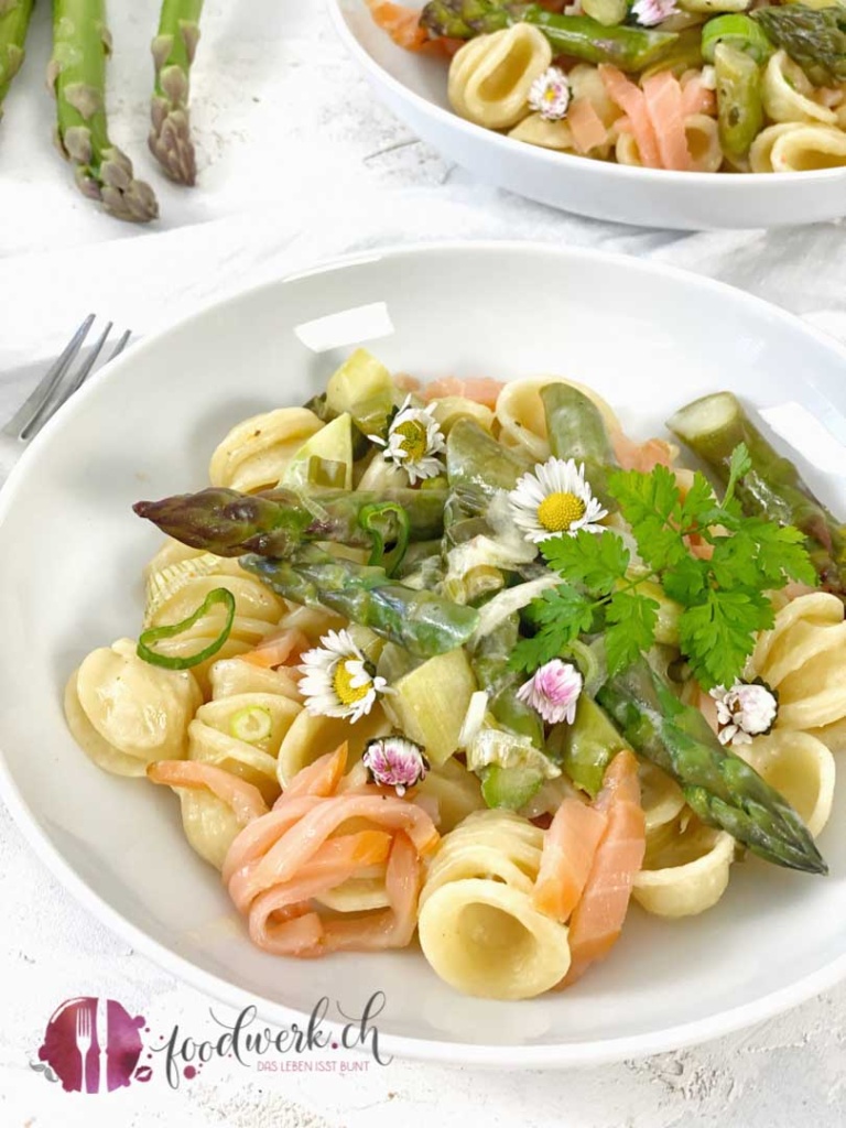 Pasta mit cremigen Spargelragout und Rauchlachs | Food-Blog Schweiz ...