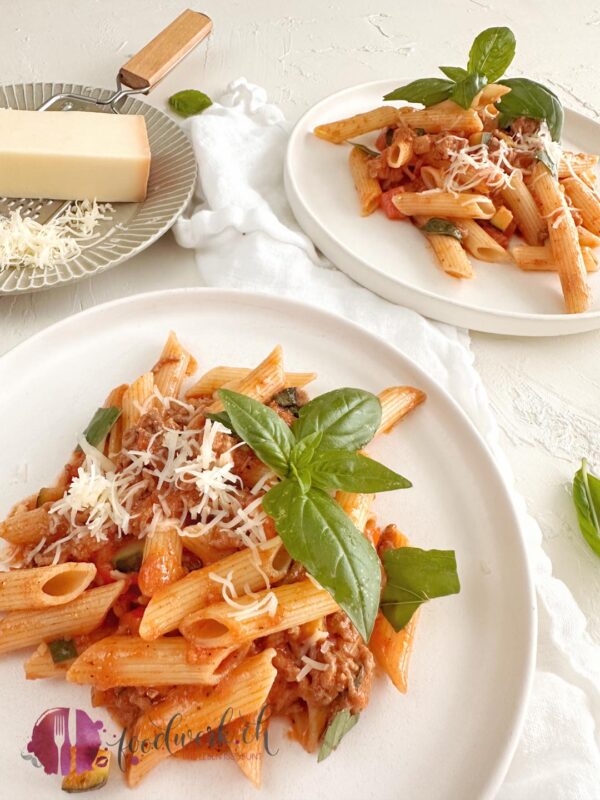 Penne mit Hackfleisch und Zucchetti