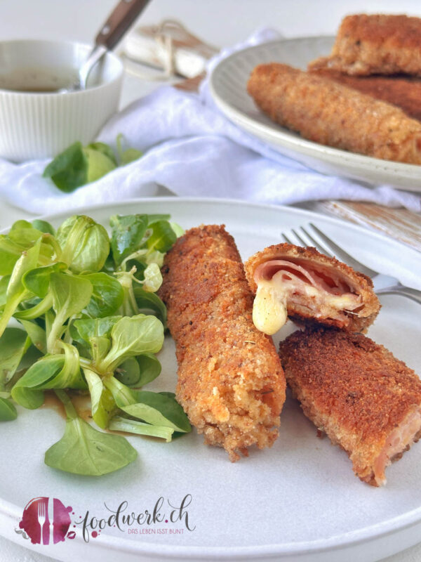 Panierte Schinkenrolle mit Gruyere Käse Cordon bleu style