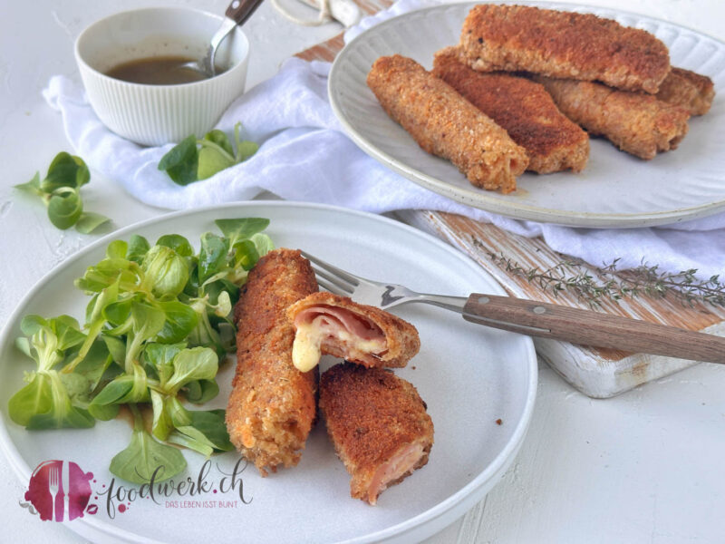 Schinkenrolle mit Käse und Salat